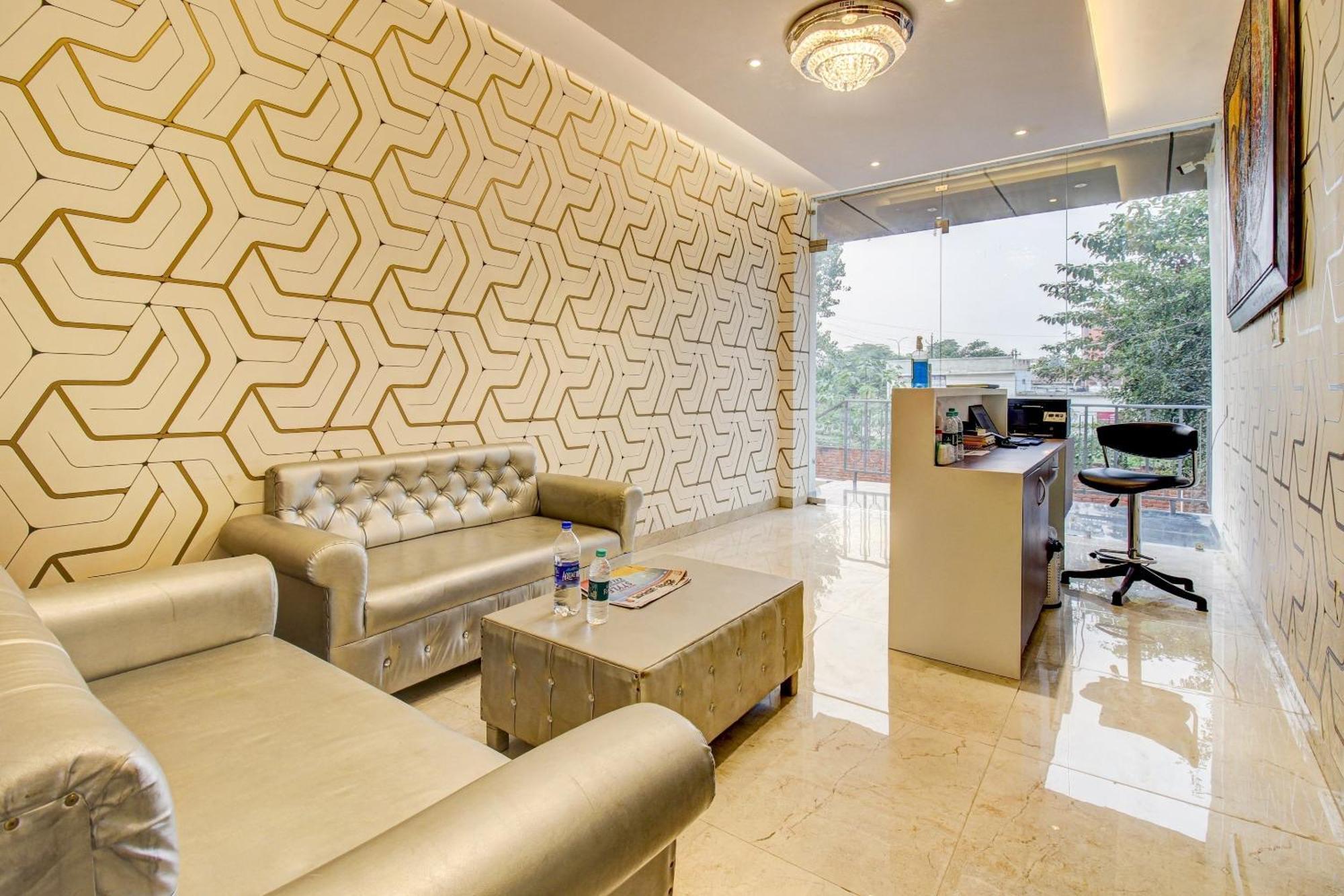 Super Townhouse Oak Aurelia Grand 호텔 러크나우 외부 사진